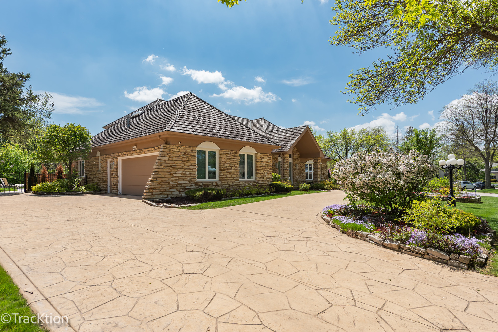 609 Ridgewood Court