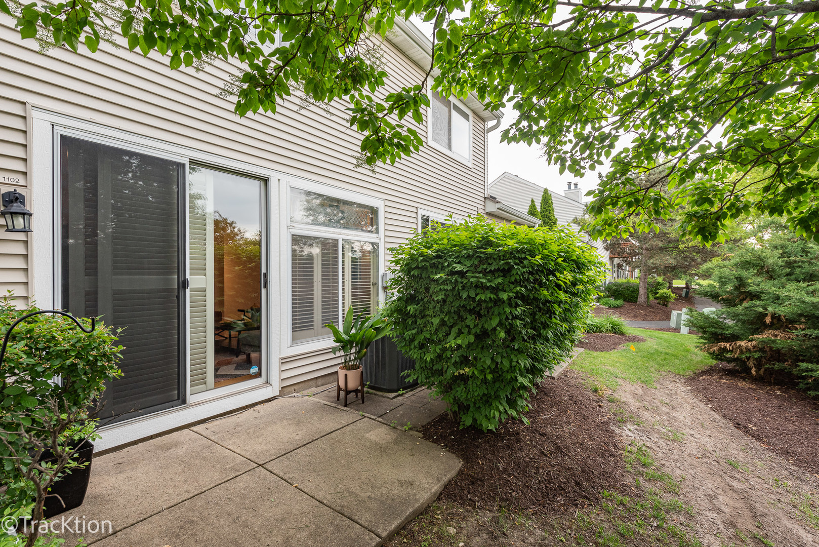 1102 E Cambria Lane