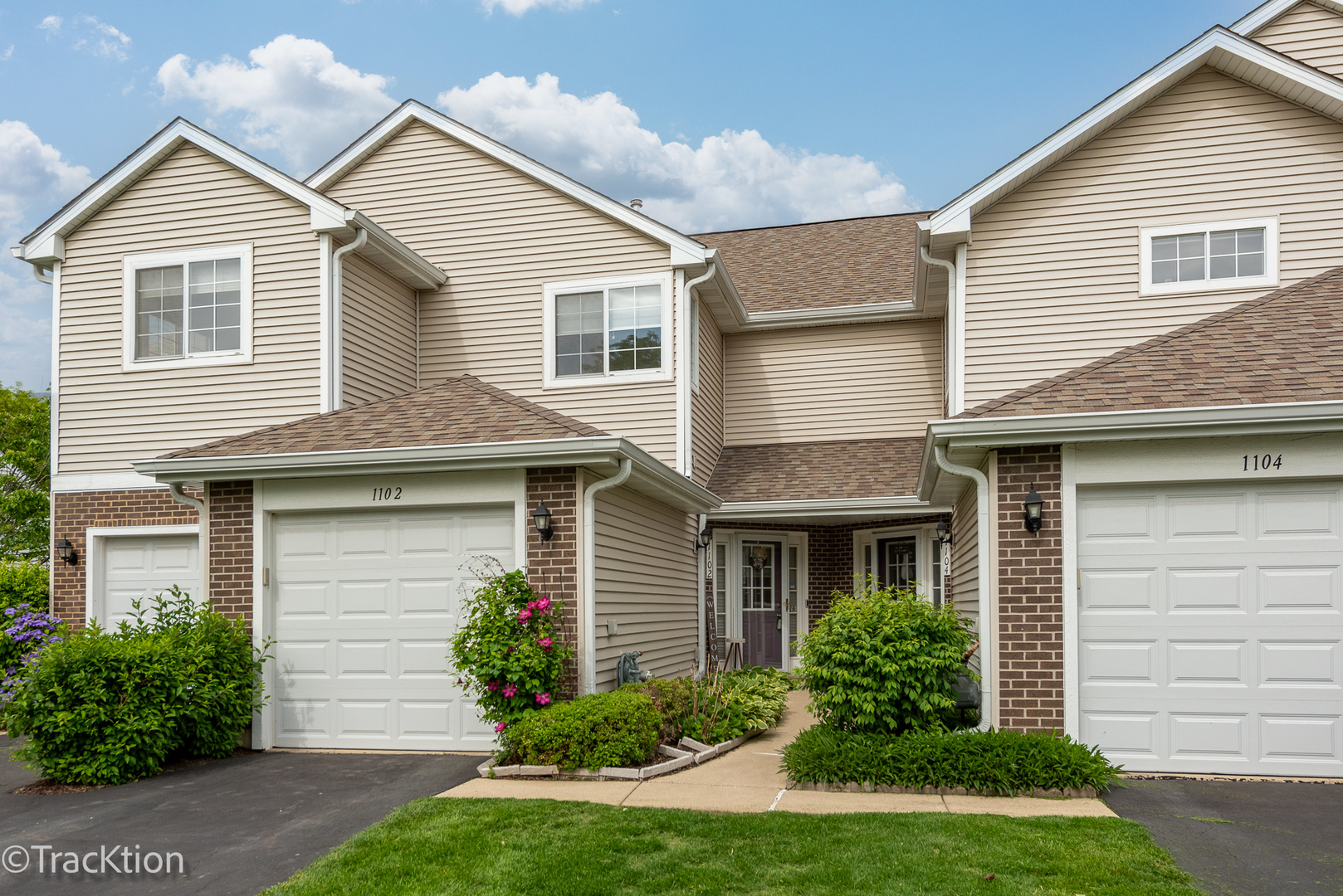 1102 E Cambria Lane