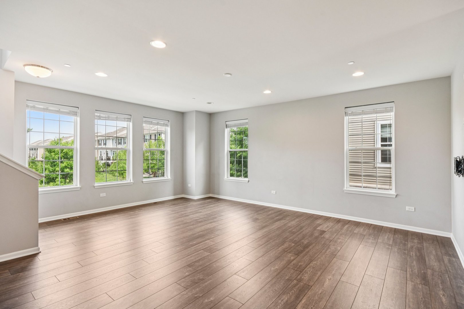 2490 Huntleigh Lane