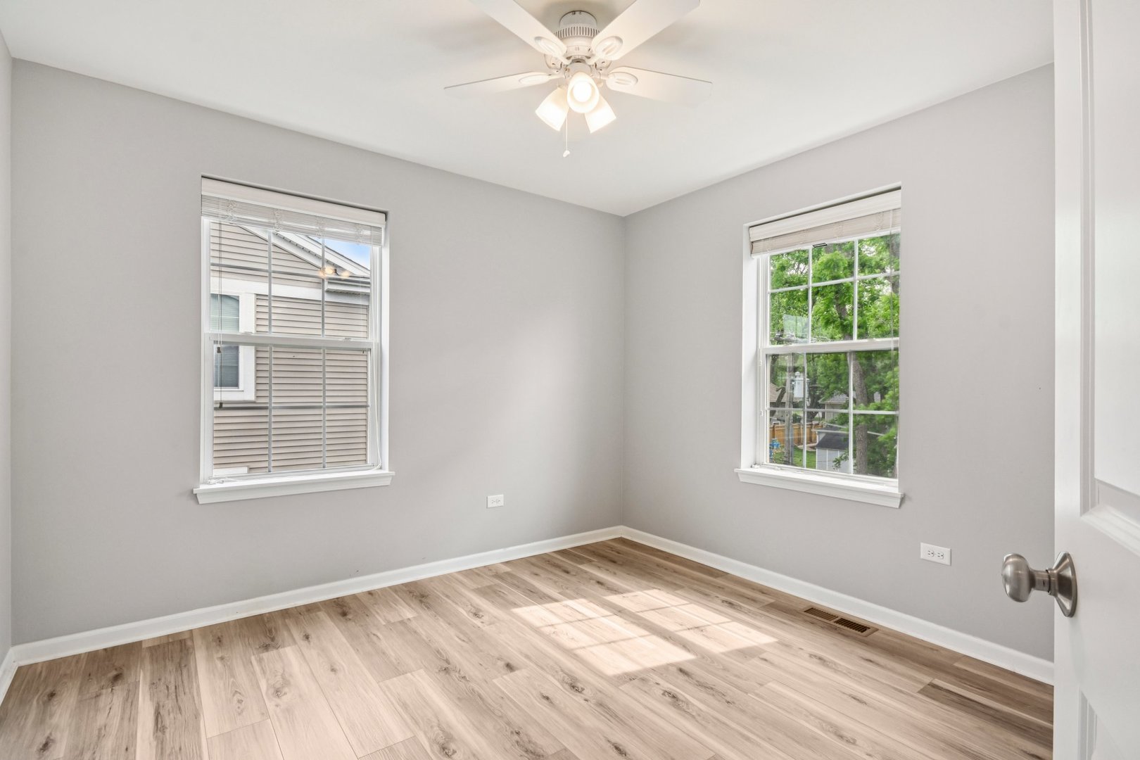 2490 Huntleigh Lane