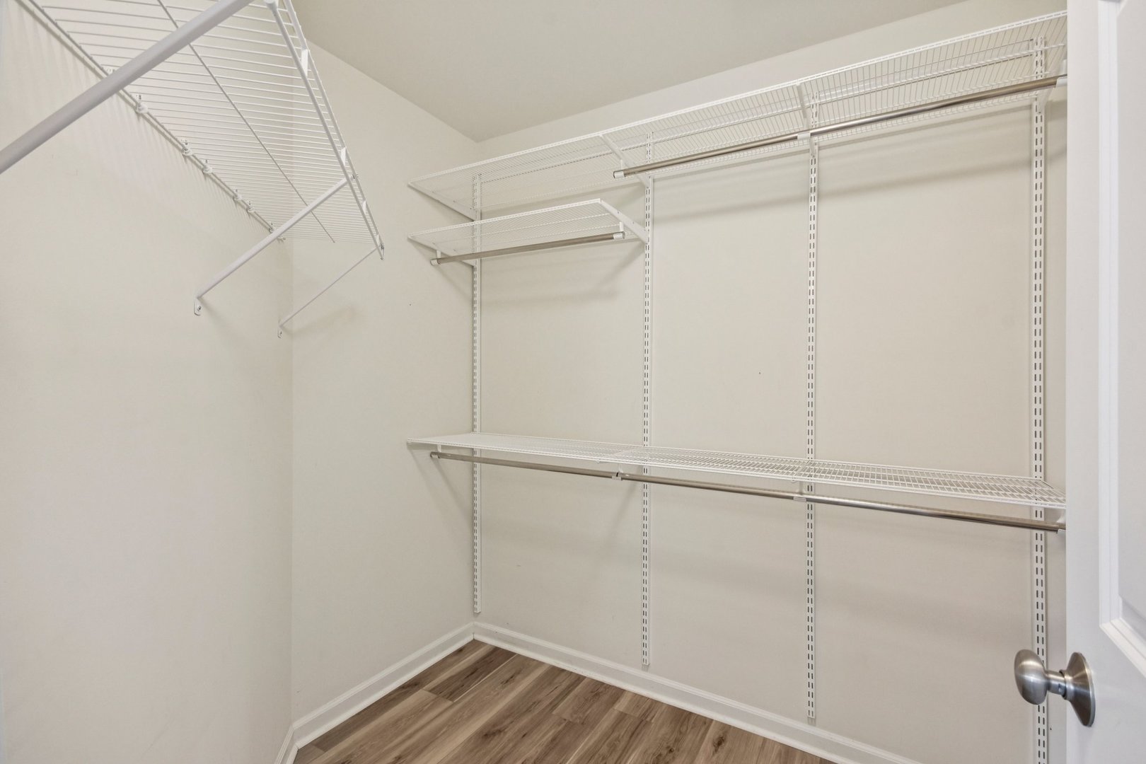 2490 Huntleigh Lane