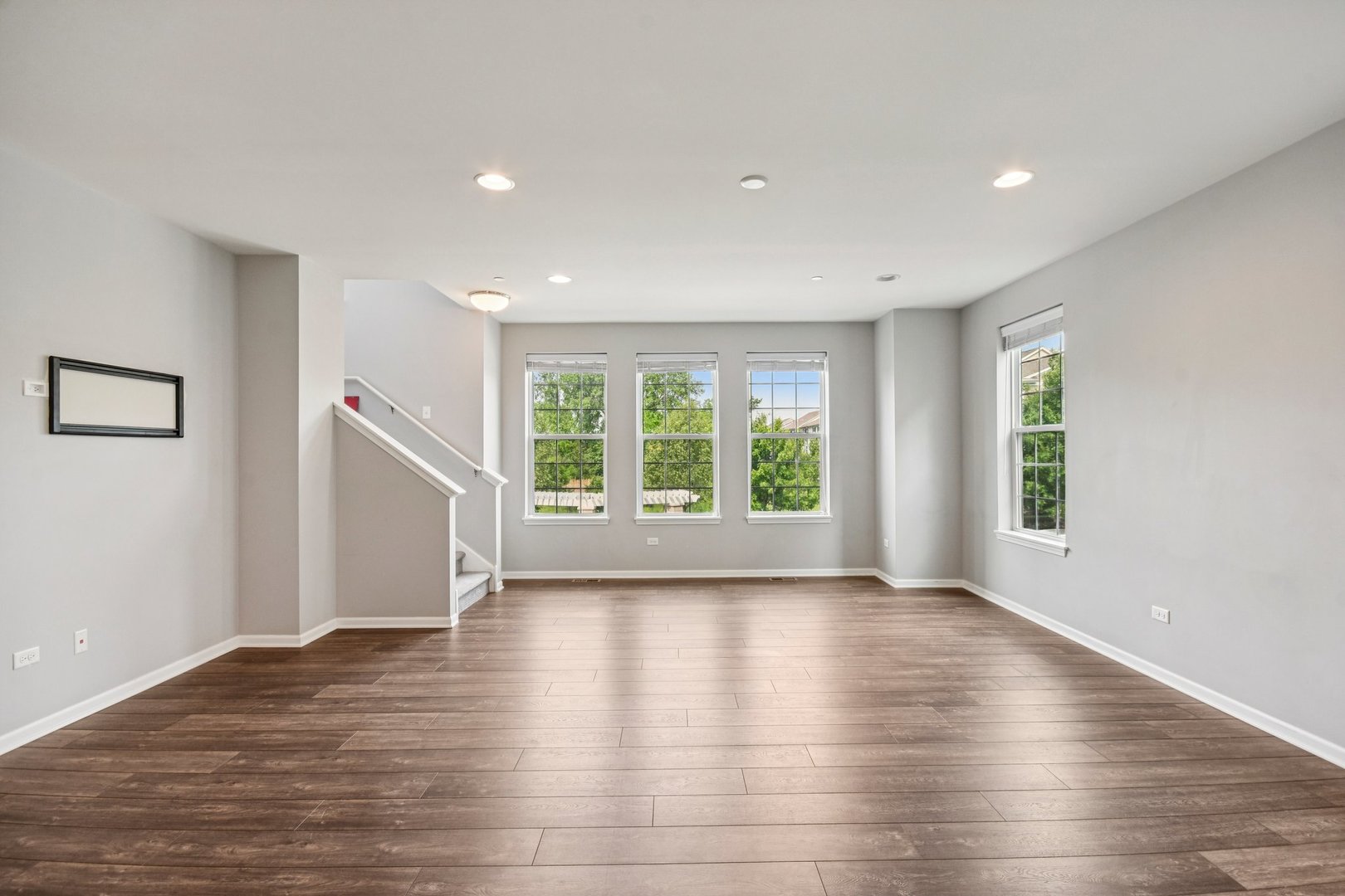 2490 Huntleigh Lane