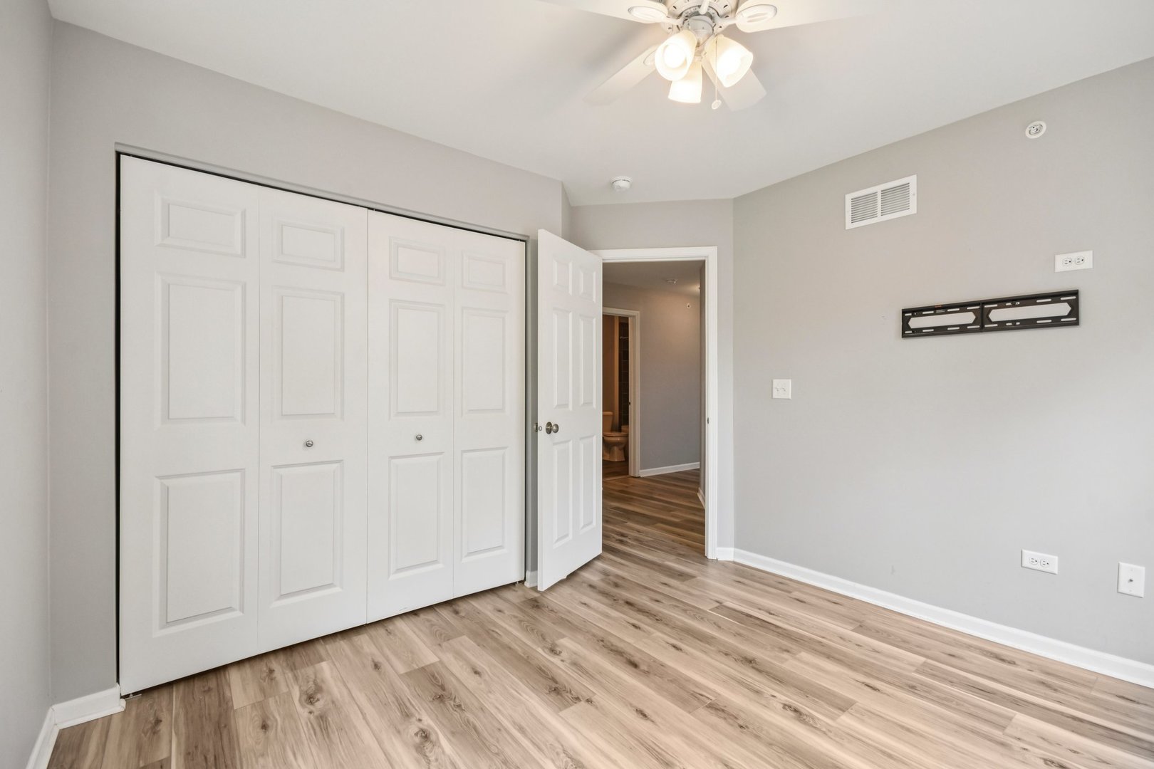 2490 Huntleigh Lane