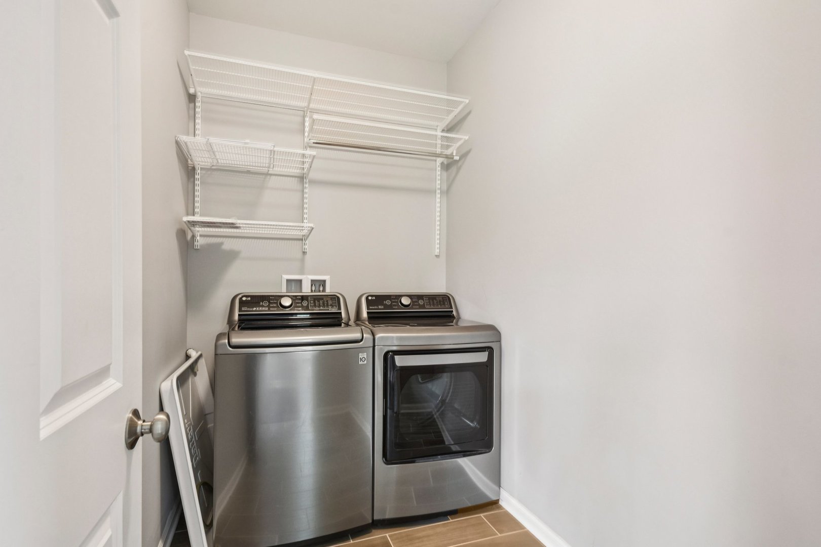 2490 Huntleigh Lane