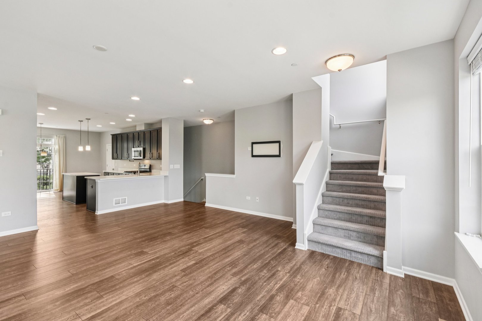 2490 Huntleigh Lane