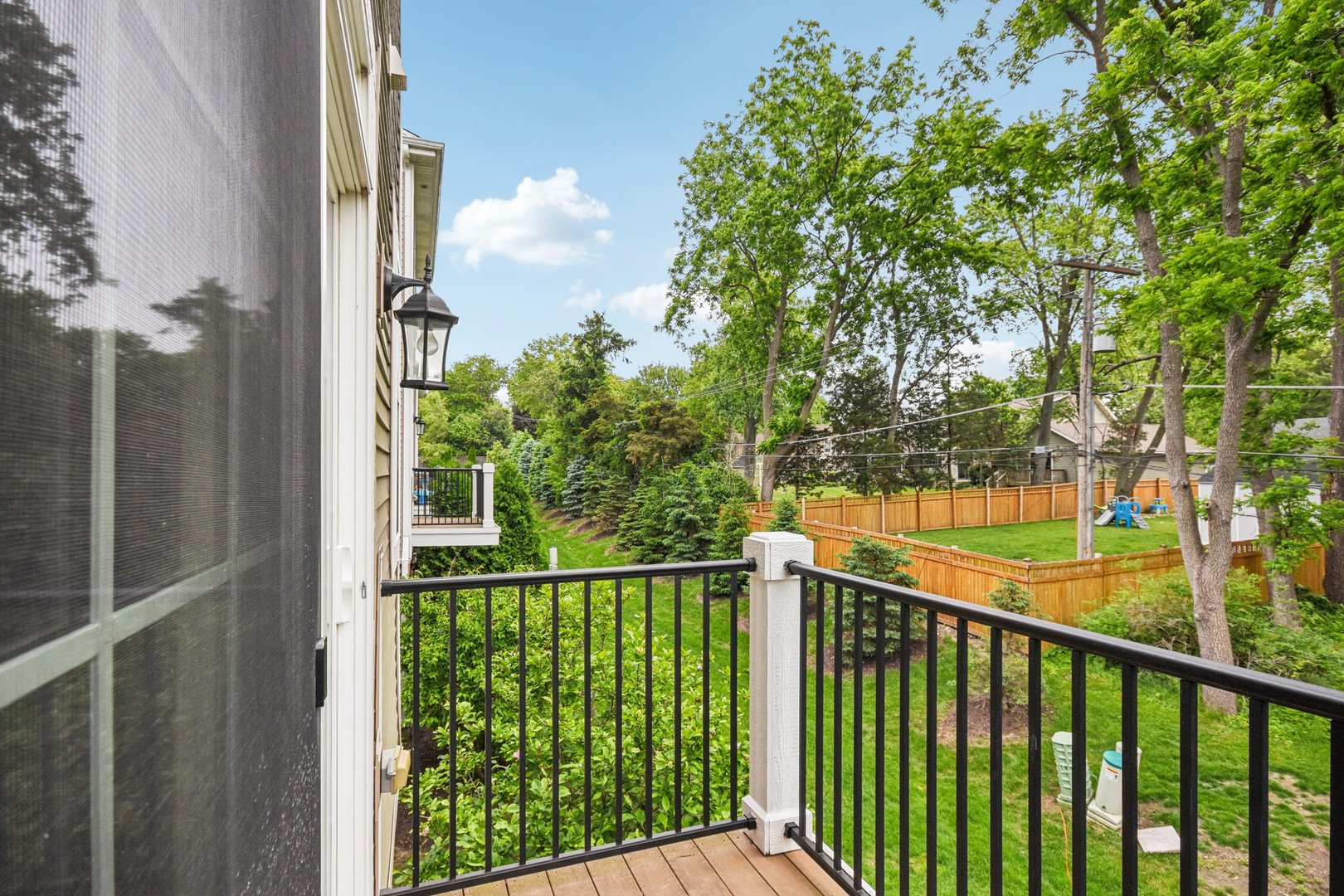2490 Huntleigh Lane