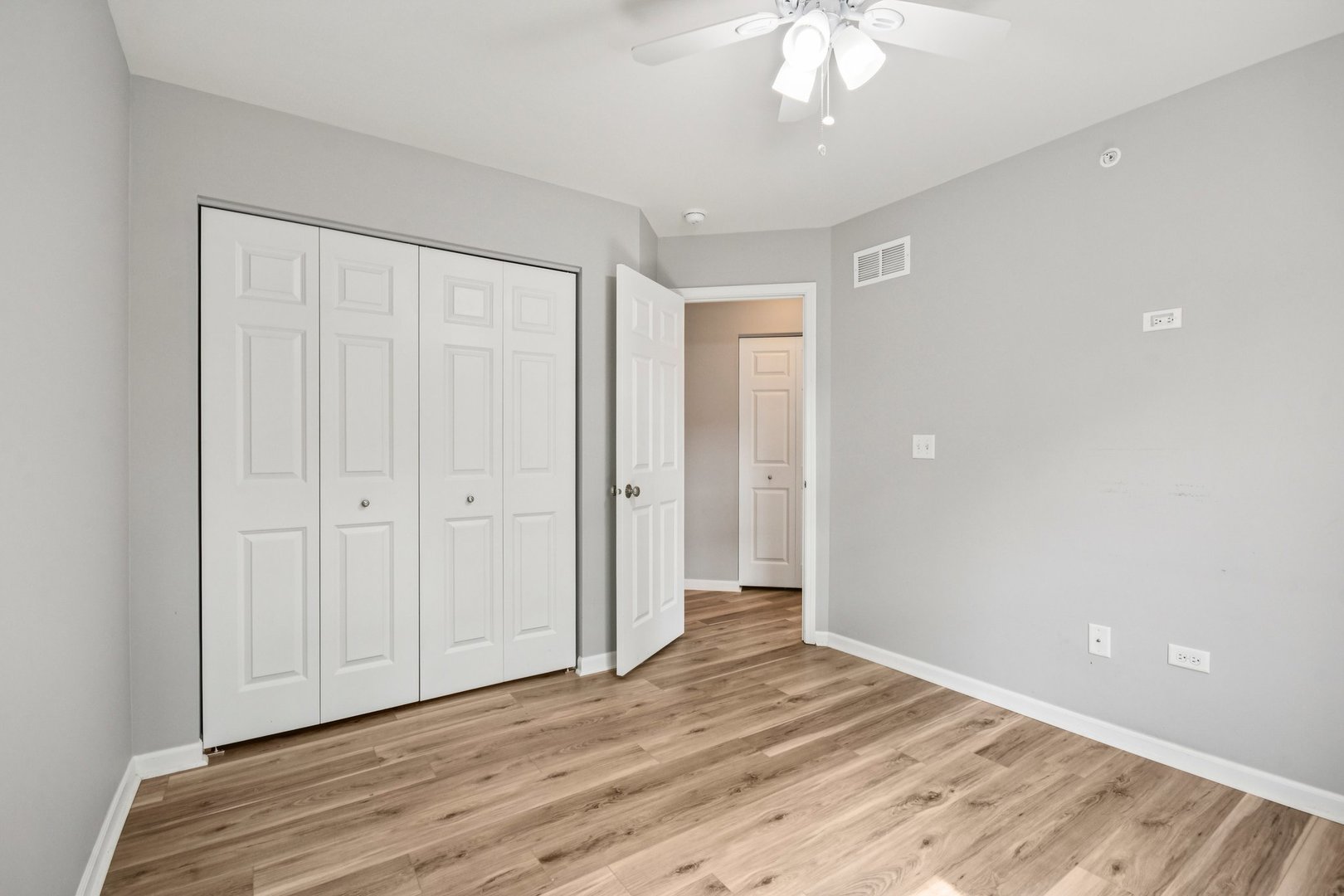 2490 Huntleigh Lane