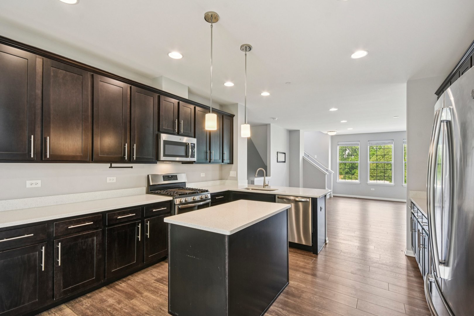 2490 Huntleigh Lane