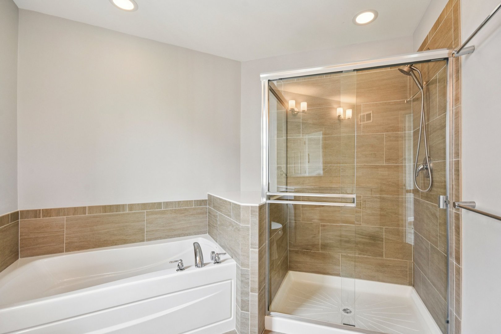 2490 Huntleigh Lane