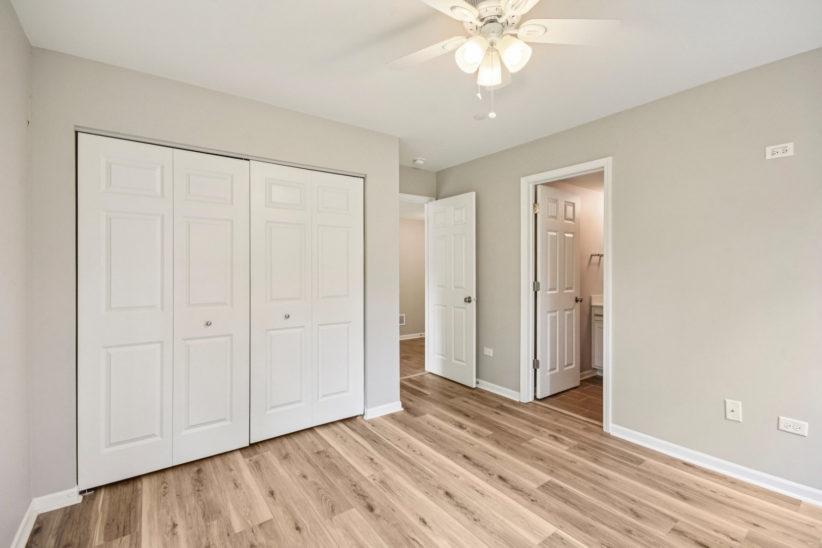 2490 Huntleigh Lane
