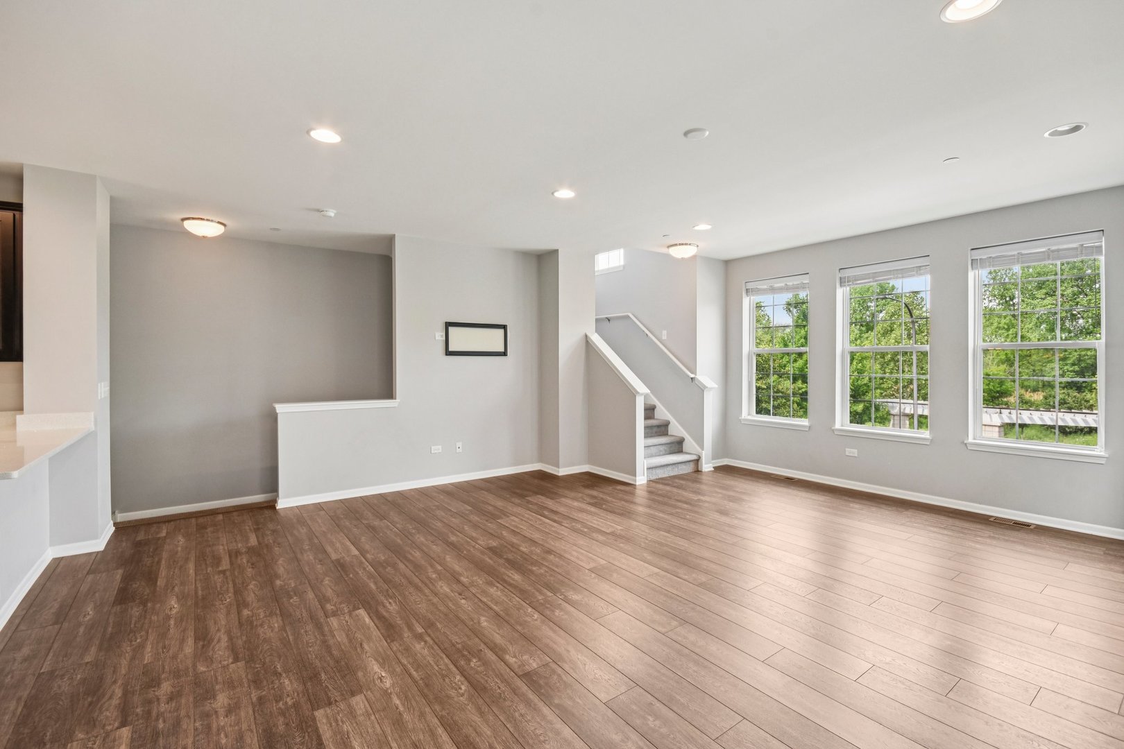 2490 Huntleigh Lane