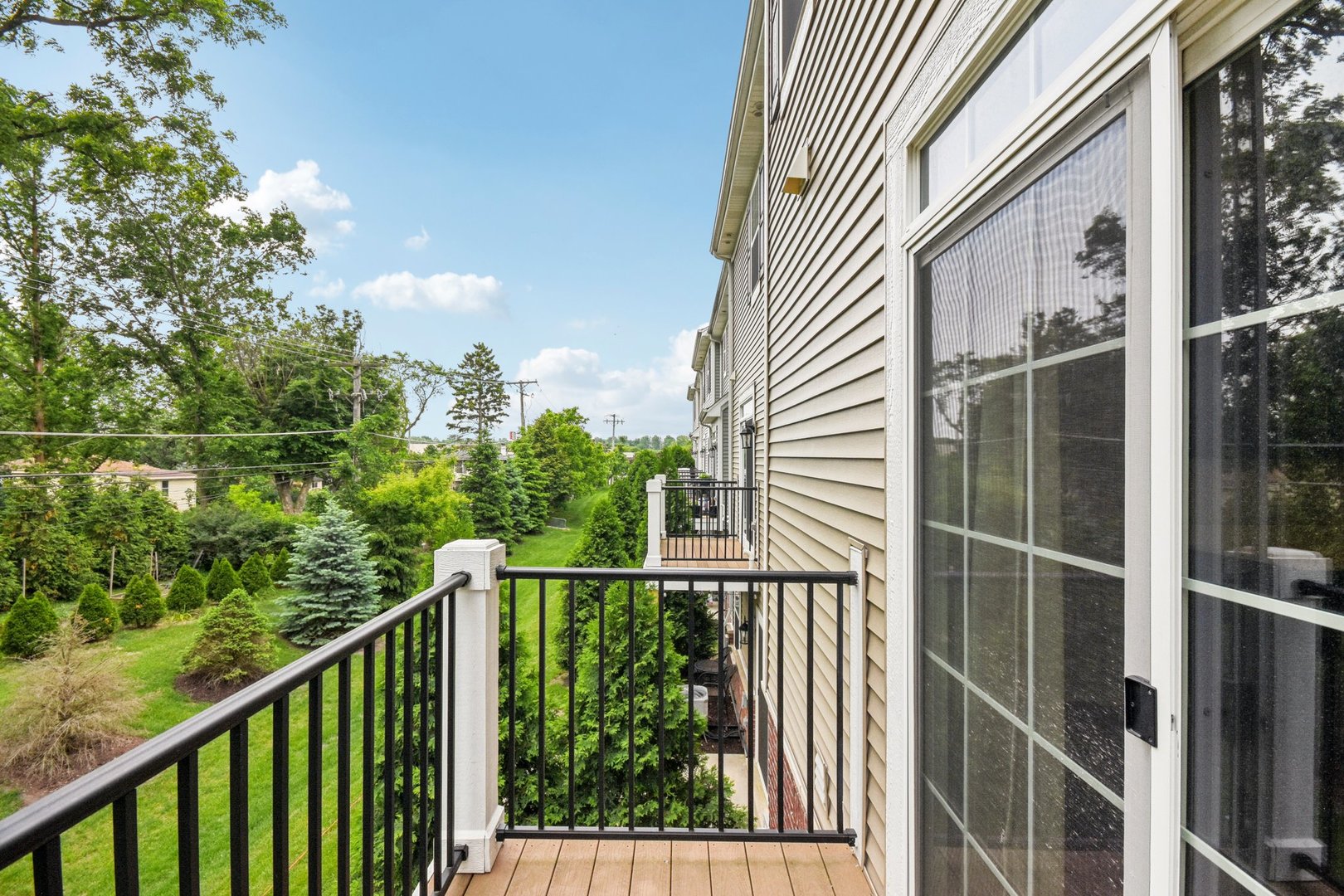 2490 Huntleigh Lane