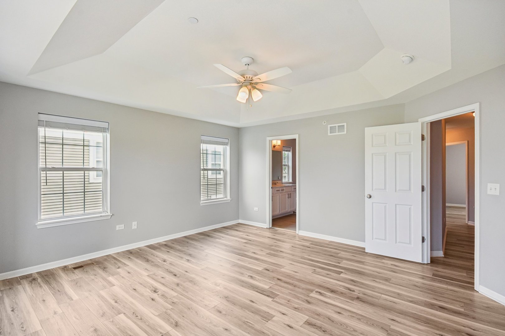 2490 Huntleigh Lane