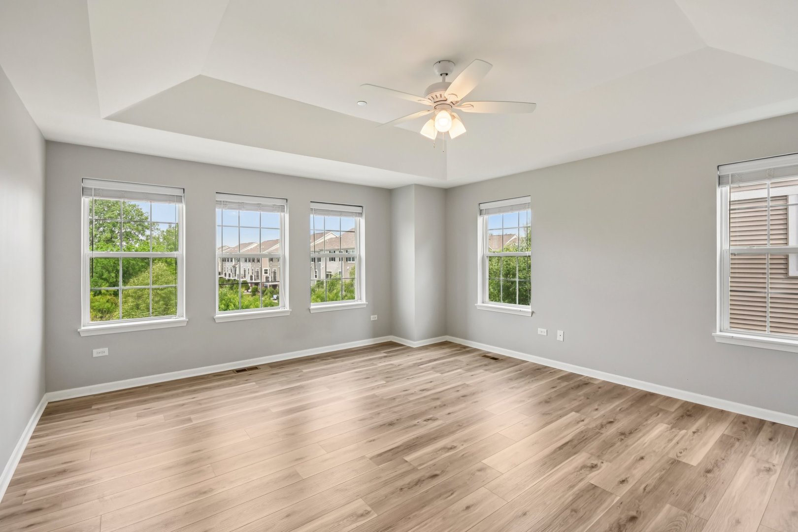 2490 Huntleigh Lane