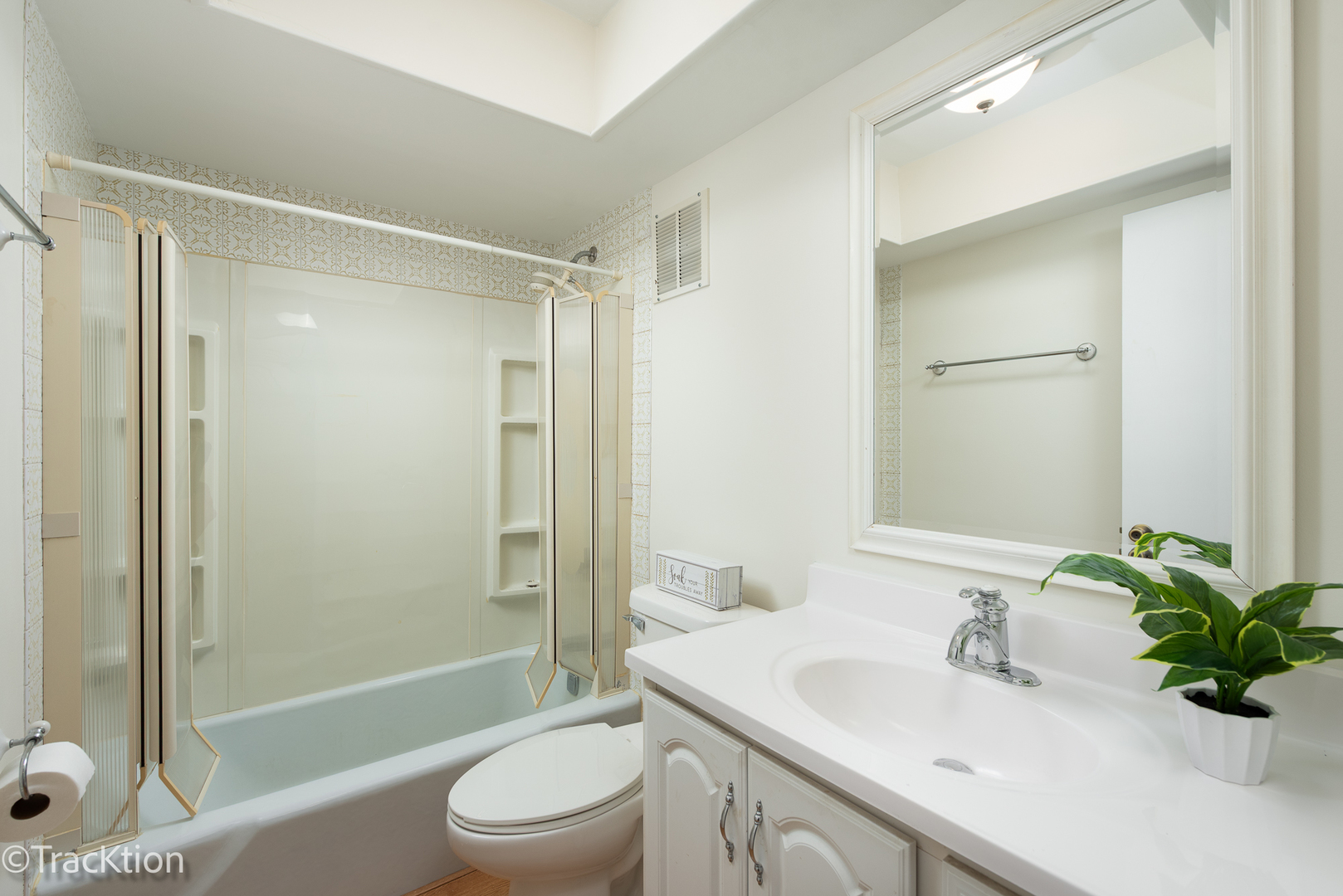 9105 S Roberts Road Unit: 1A