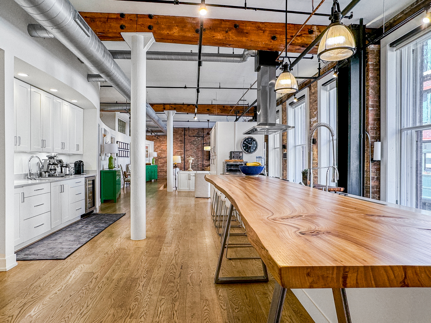 711 S Dearborn Street Unit: 201-303