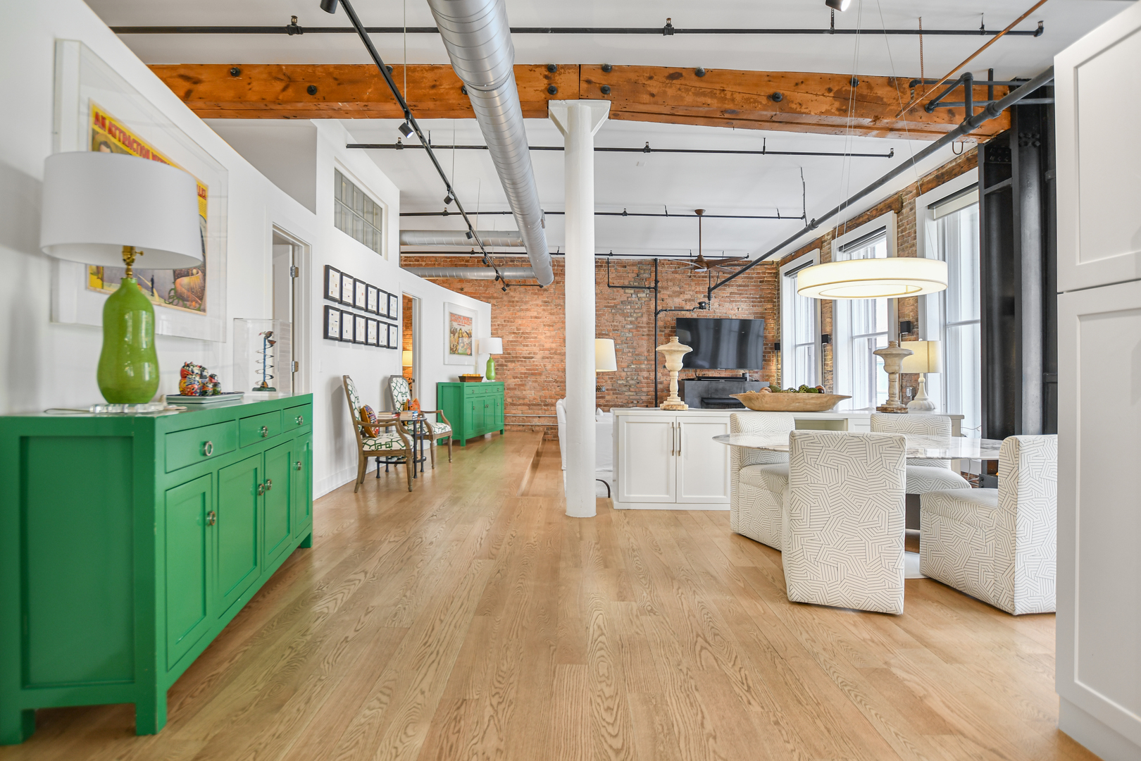 711 S Dearborn Street Unit: 201-303