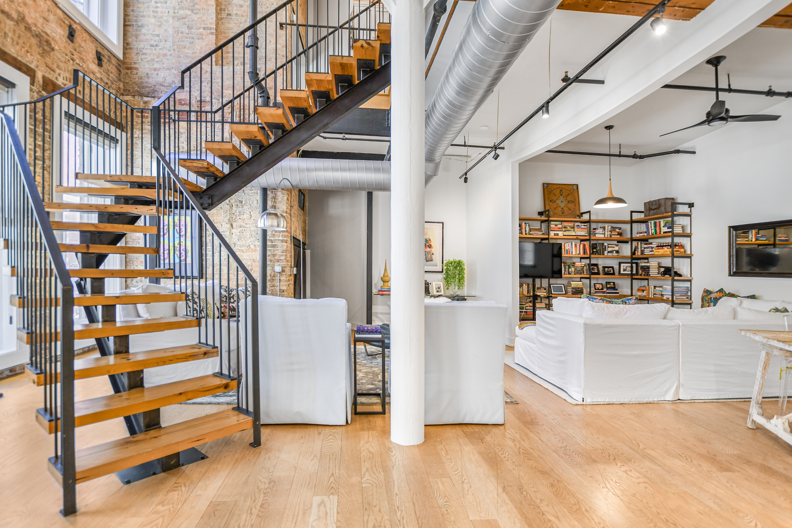 711 S Dearborn Street Unit: 201-303