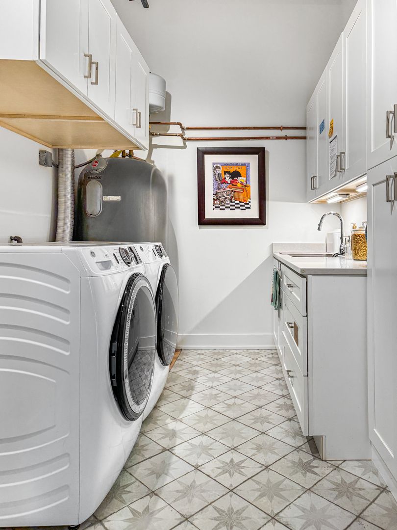 711 S Dearborn Street Unit: 201-303
