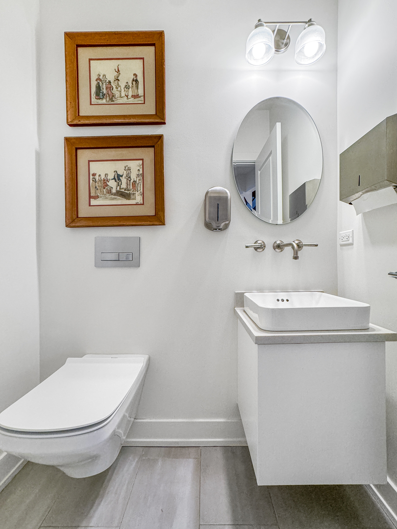 711 S Dearborn Street Unit: 201-303