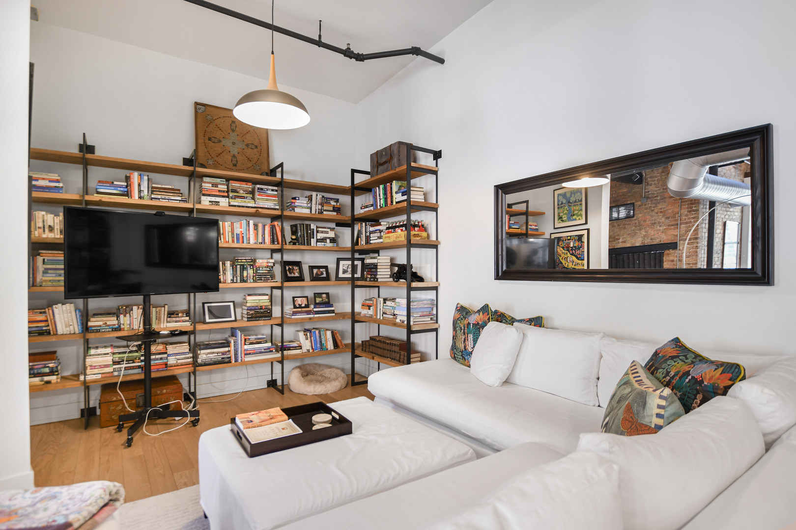 711 S Dearborn Street Unit: 201-303