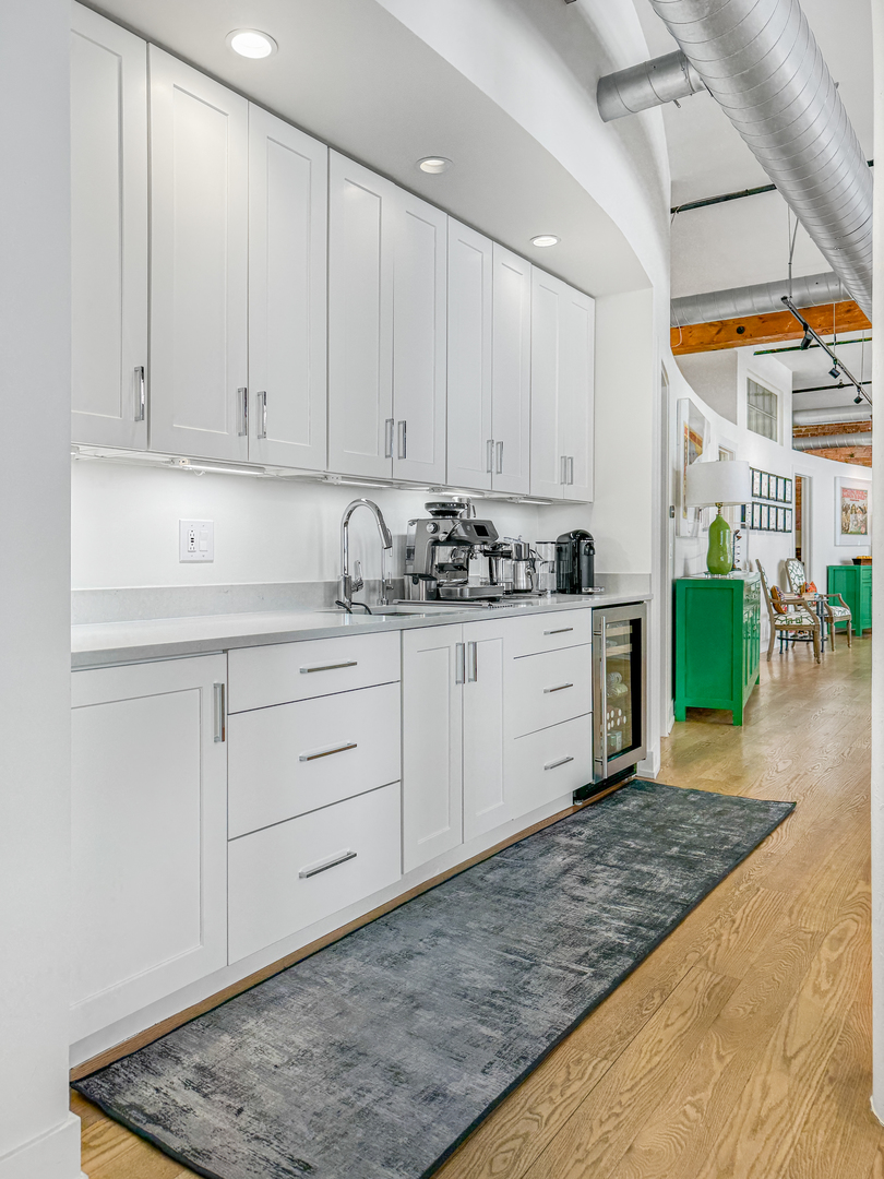 711 S Dearborn Street Unit: 201-303