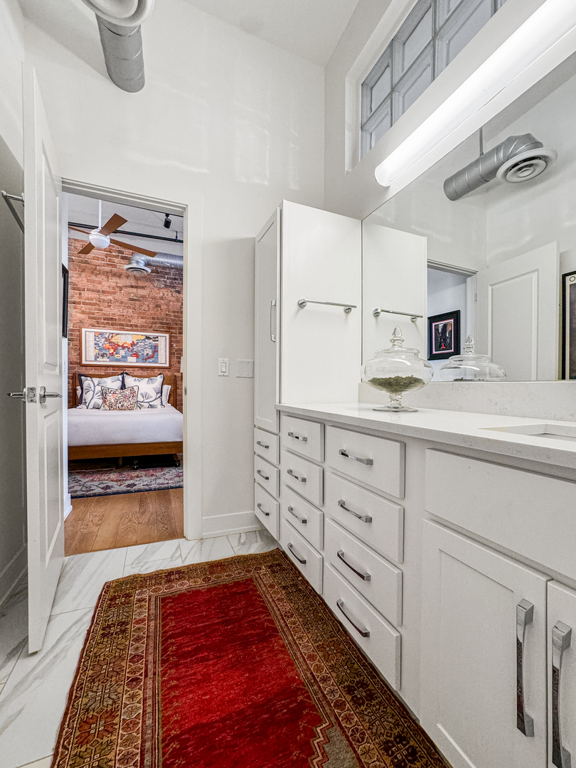 711 S Dearborn Street Unit: 201-303