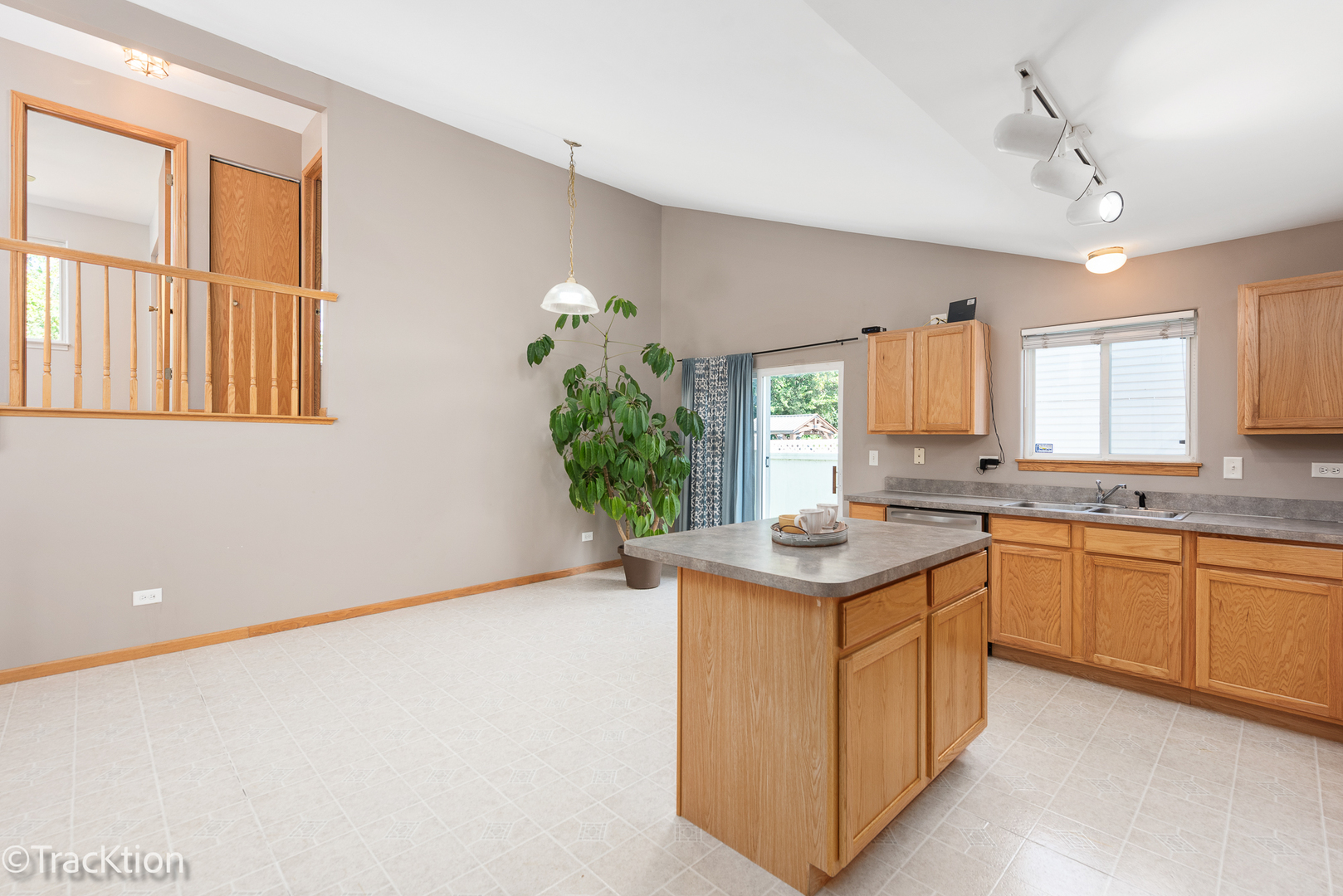 2703 Oak Ridge Lane