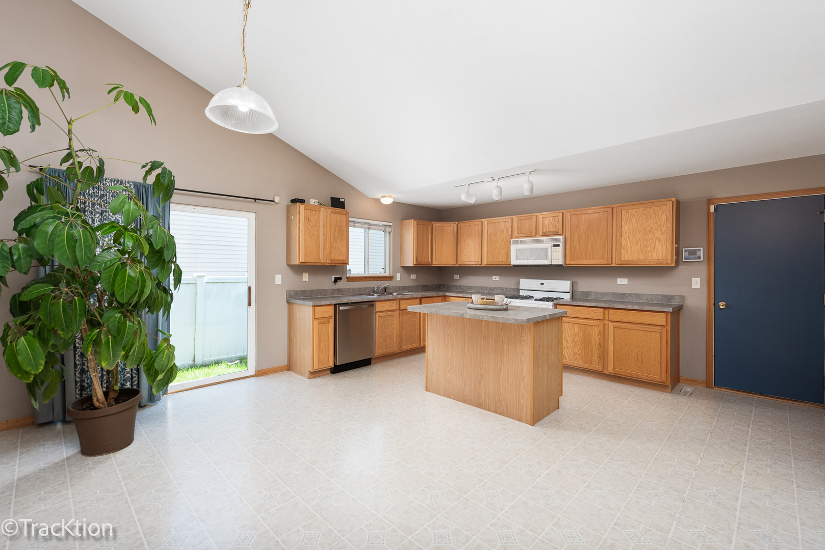 2703 Oak Ridge Lane