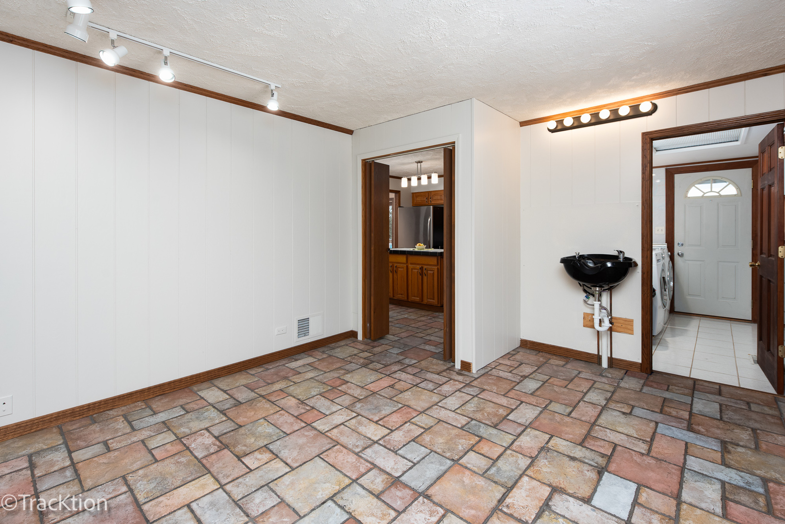 6724 Meadowcrest Drive