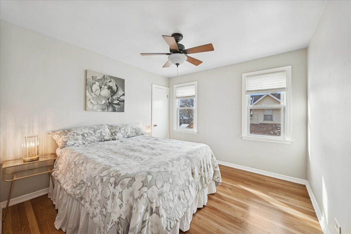 5034 W Argyle Street