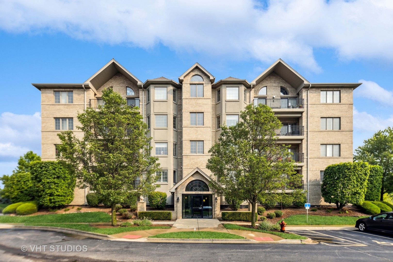 8505 Woodward Avenue Unit: 204