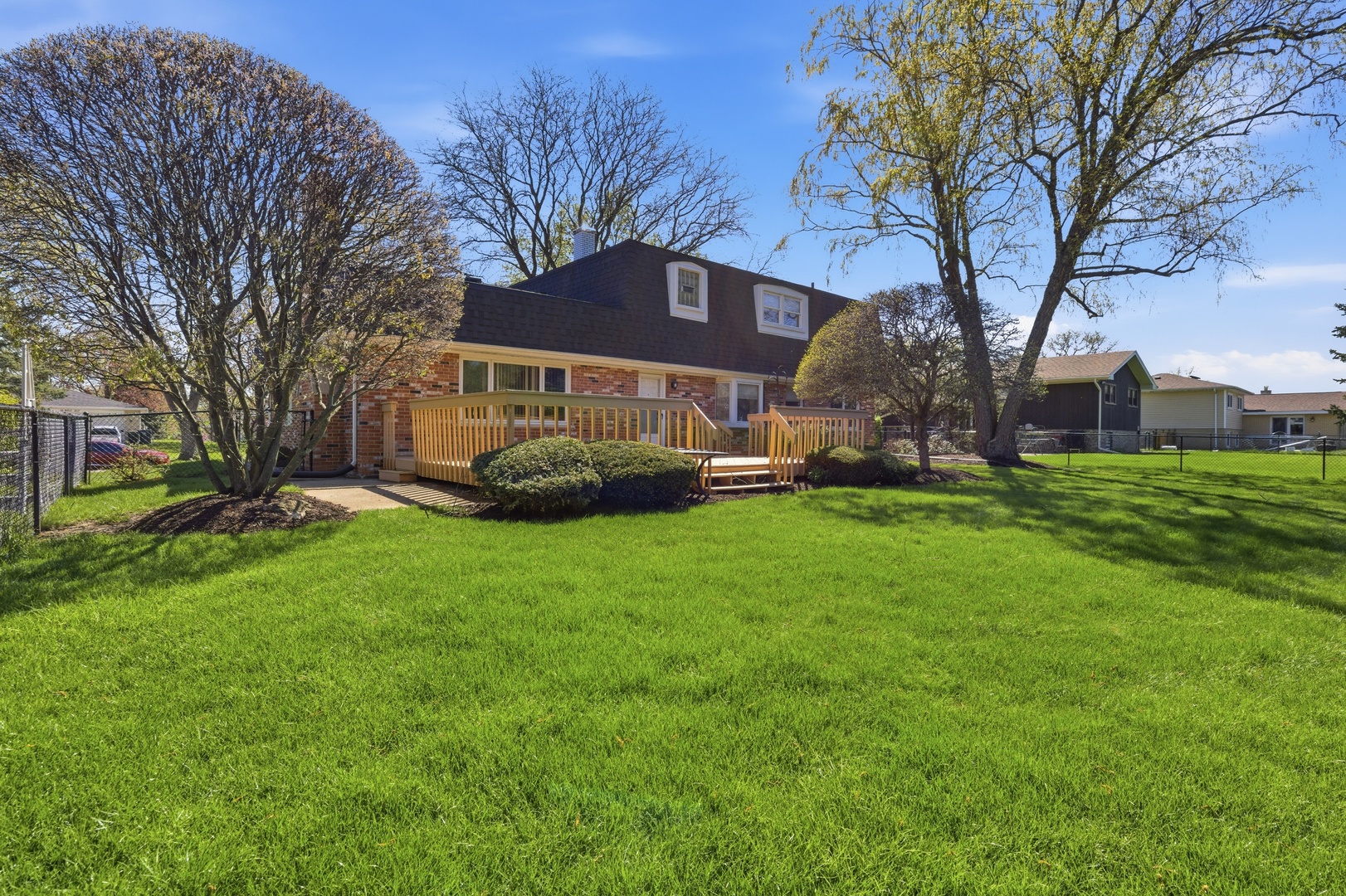 18W276 Holly Avenue