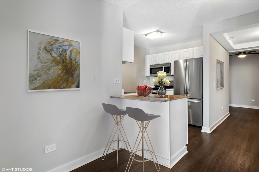 545 N Dearborn Street Unit: 2505