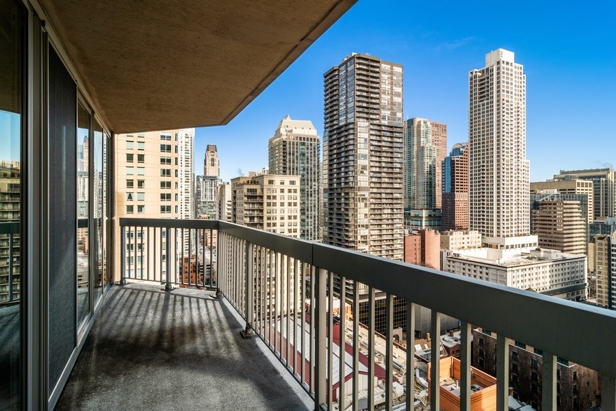 545 N Dearborn Street Unit: 2505