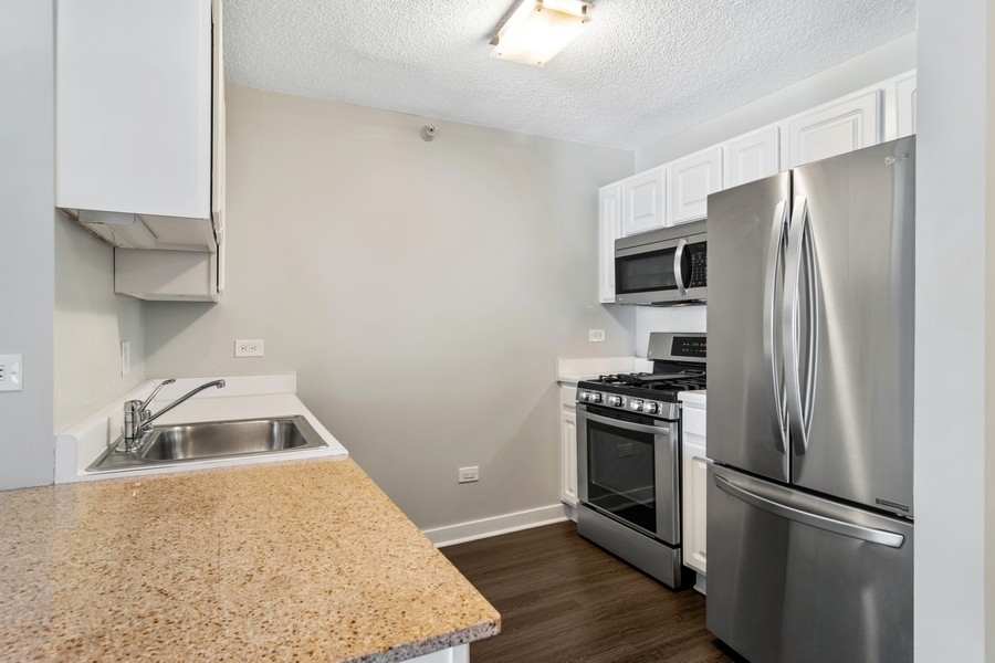 545 N Dearborn Street Unit: 2505