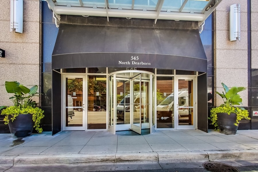 545 N Dearborn Street Unit: 2505