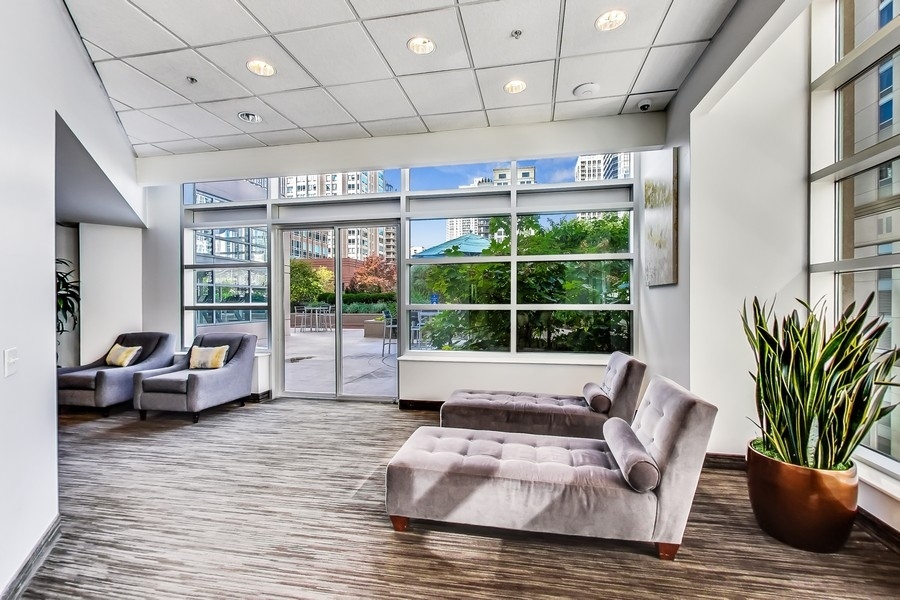 545 N Dearborn Street Unit: 2505