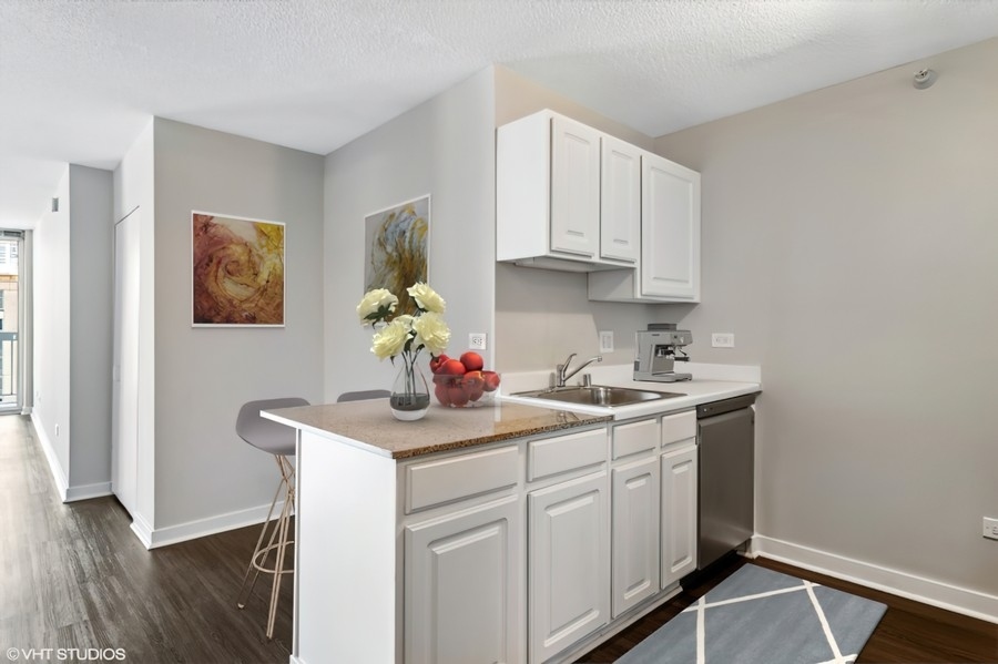 545 N Dearborn Street Unit: 2505
