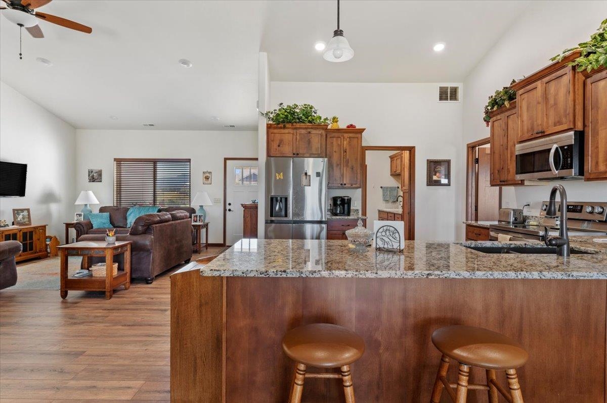 2244 Top Shelf Avenue