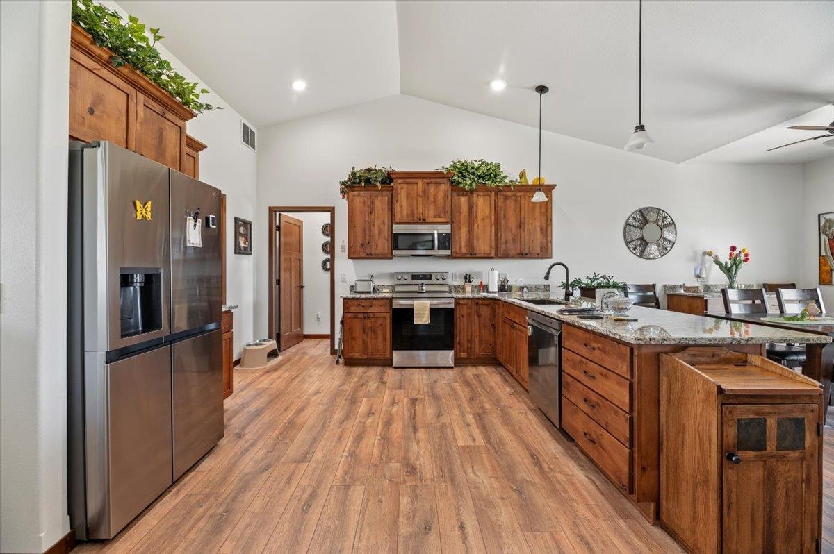 2244 Top Shelf Avenue