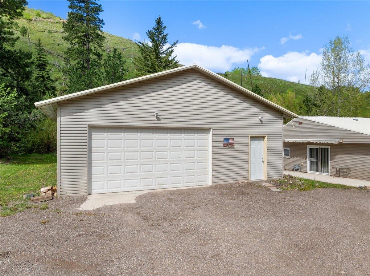 21057 Highway 385