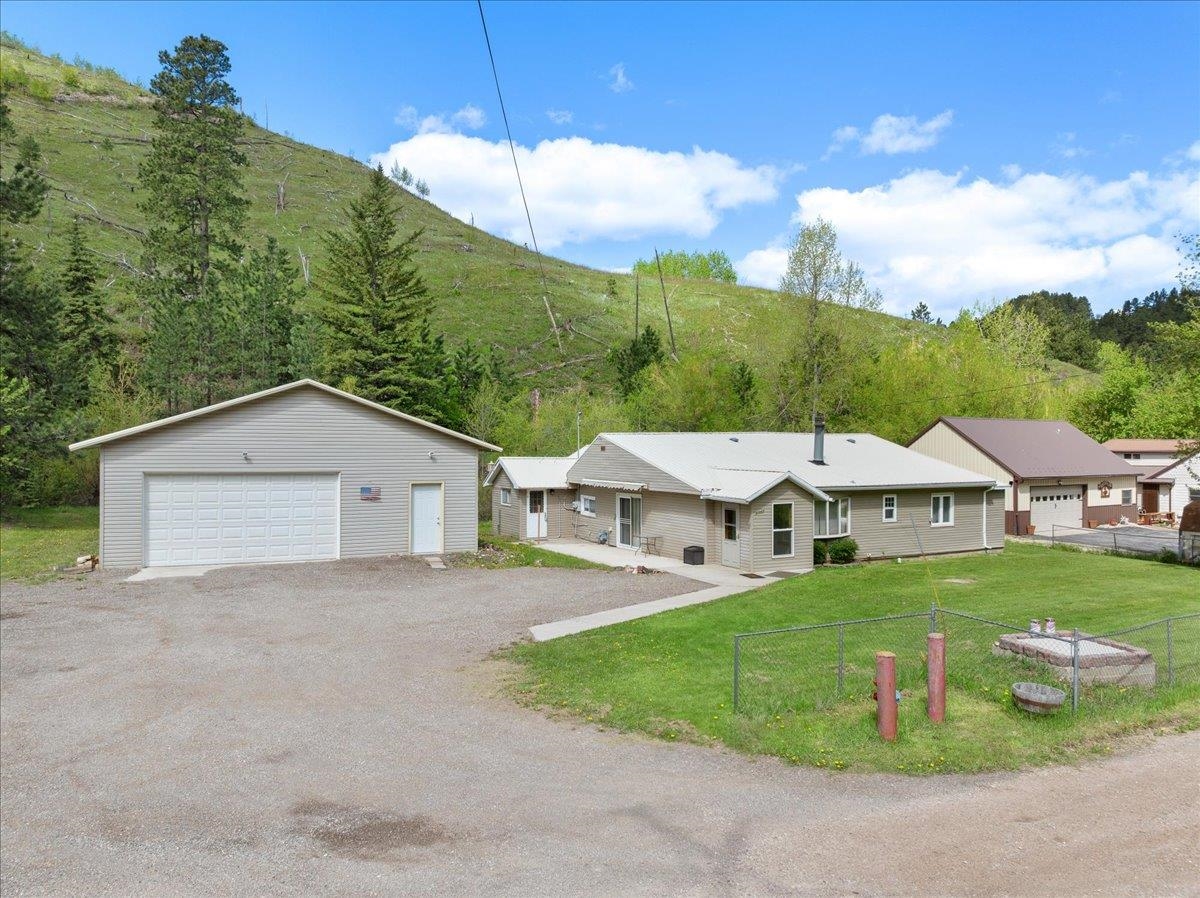 21057 Highway 385
