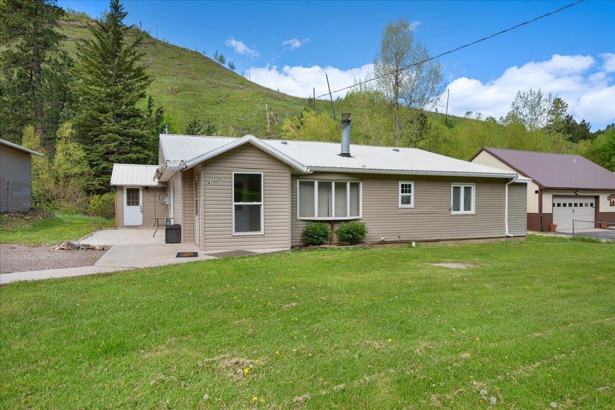 21057 Highway 385