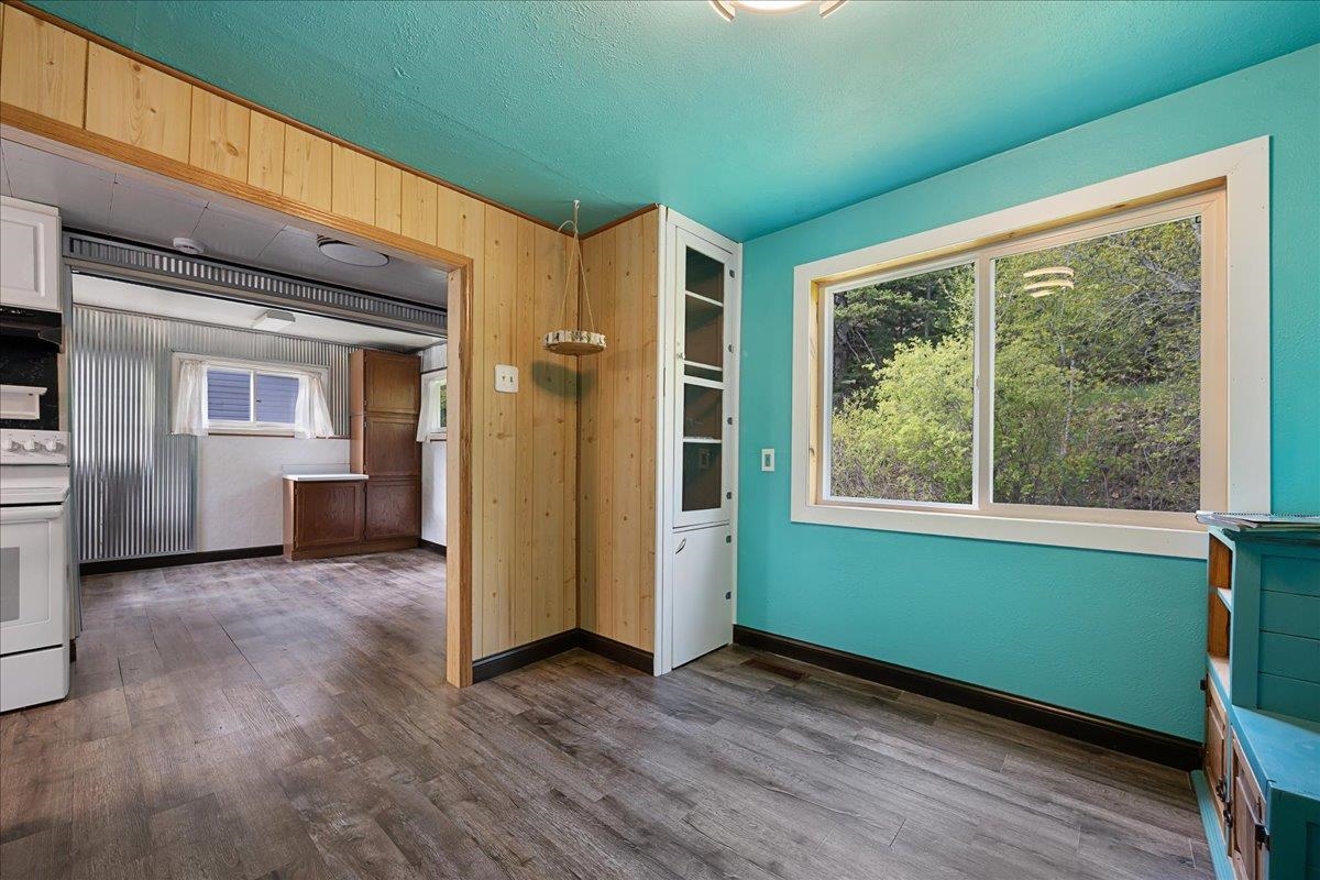 21057 Highway 385