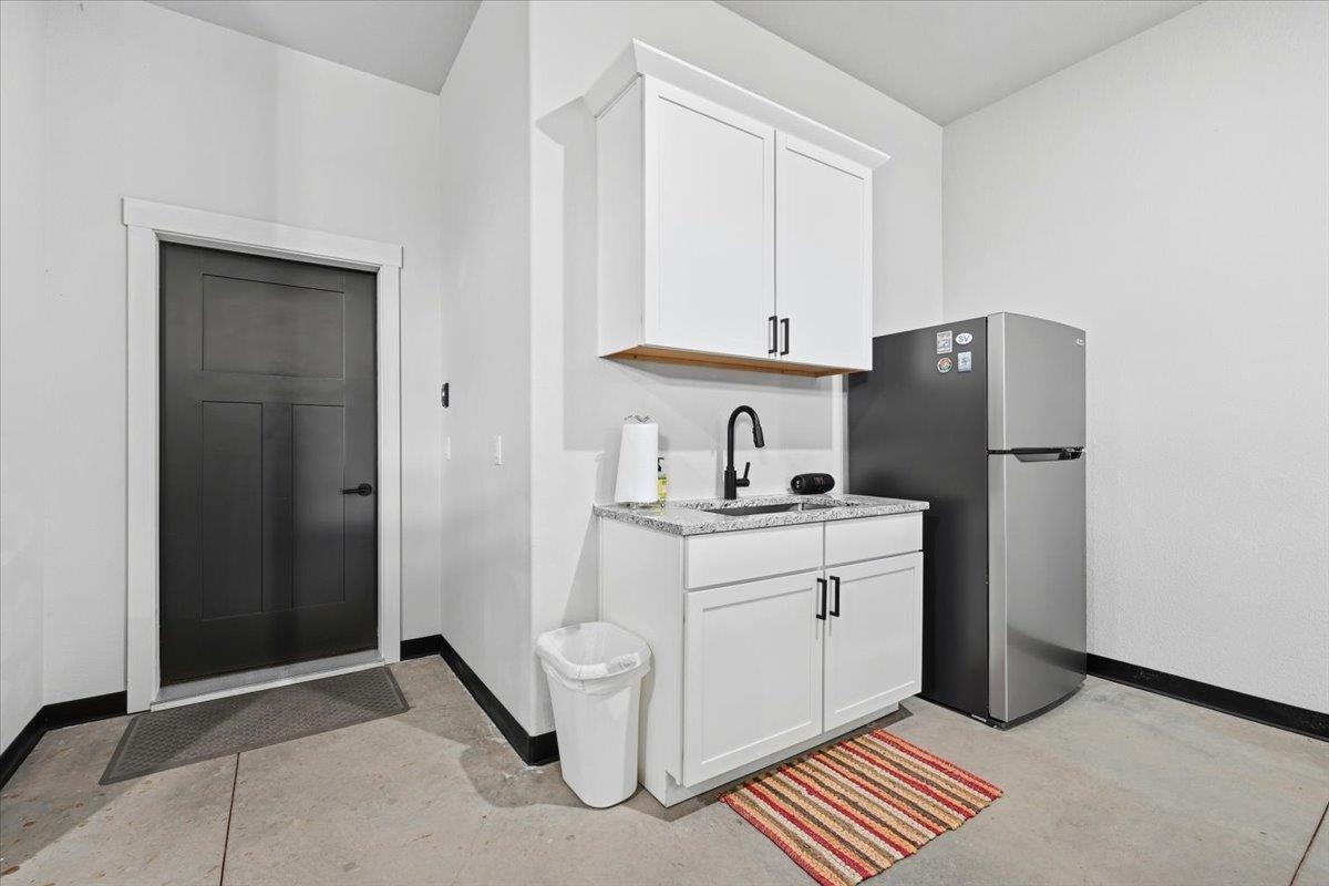 11805 Valley View Circle