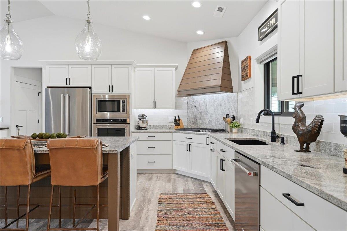 11805 Valley View Circle