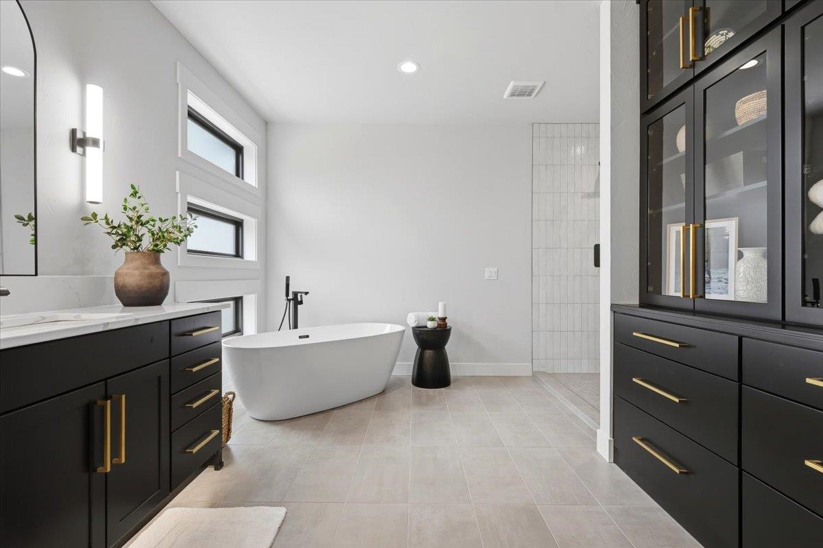 11805 Valley View Circle
