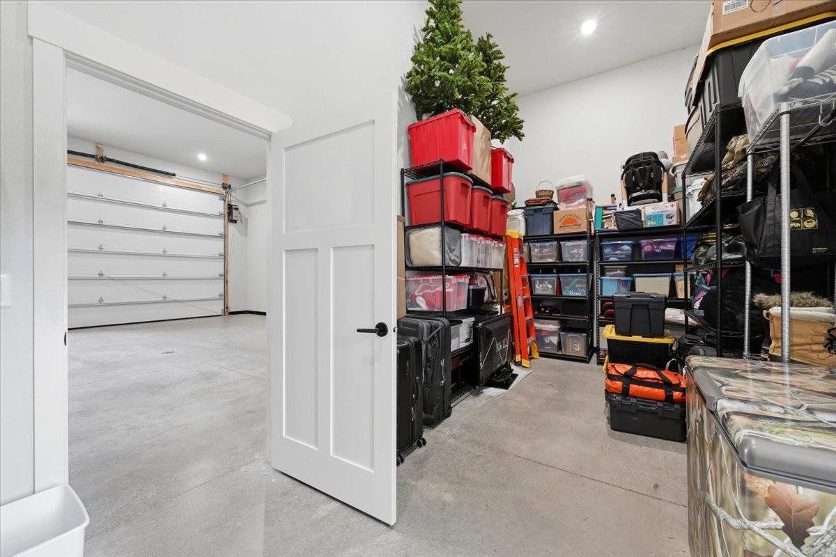11805 Valley View Circle